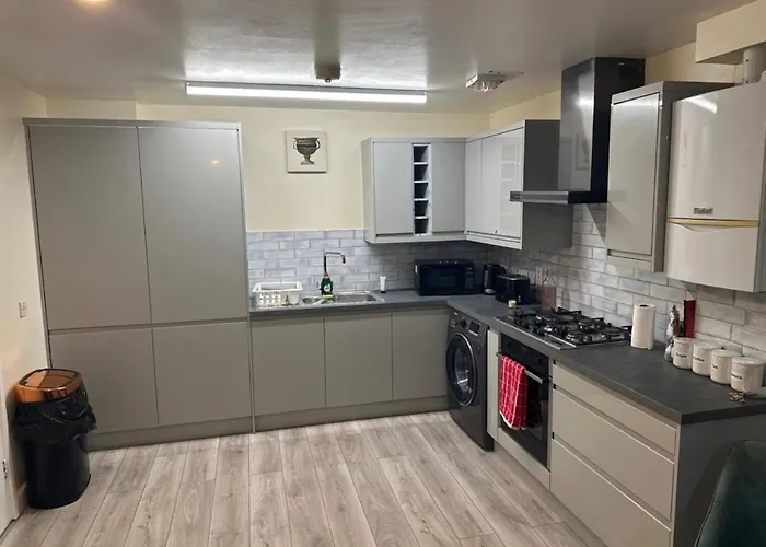Cosy 2-Bed Flat Near Excel And City Airport London