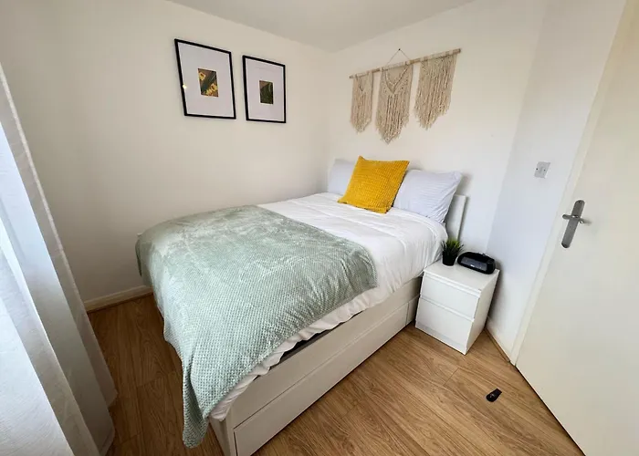 Spacious Beautiful London 2 Bedroom Apartment - 2 Bathrooms