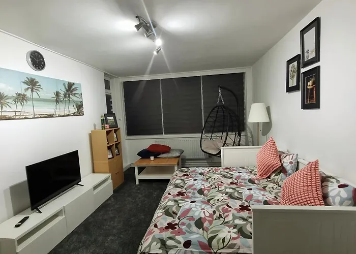 Cosy One Bedroom Flat With Private Parking