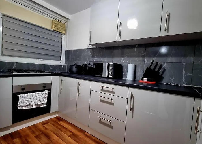 Cosy One Bedroom Flat With Private Parking