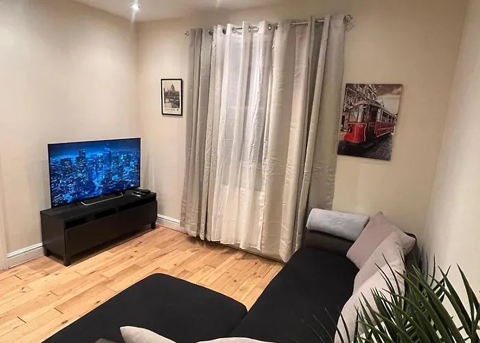 3 Bedrooms Flat Near Of Heart Of London With A Private Garden