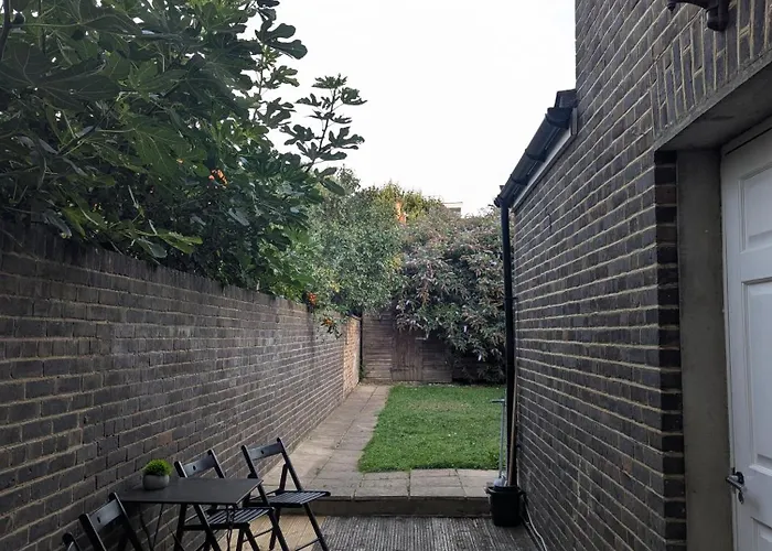 3 Bedrooms Flat Near Of Heart Of London With A Private Garden