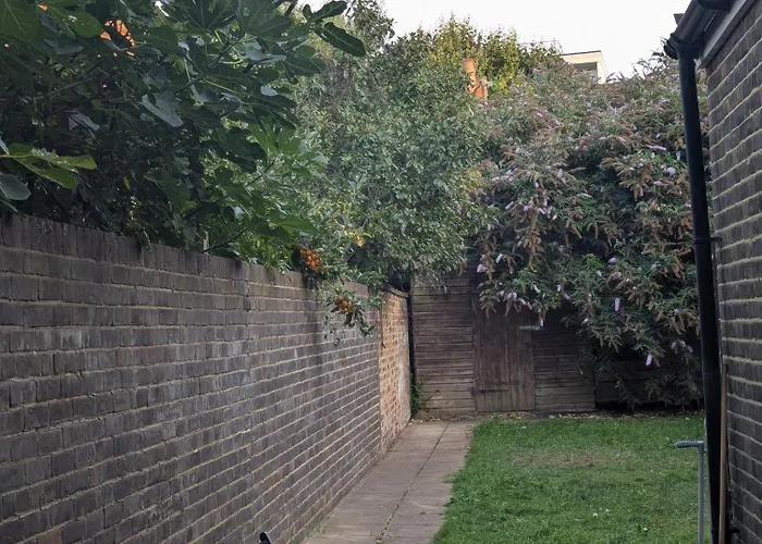 3 Bedrooms Flat Near Of Heart Of London With A Private Garden