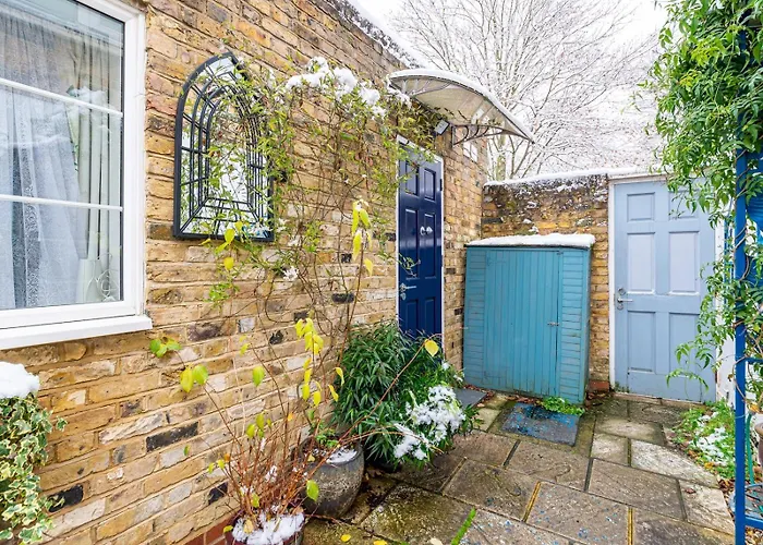 Cozy Brixton Hideaway Cute & Convenient Stay - Pass The Keys