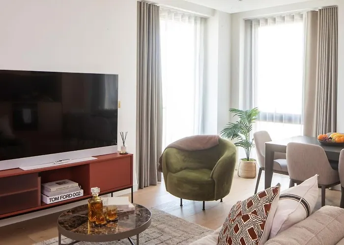 St Pancras, Luxury 3 Bed Apartment, 2 Balconies