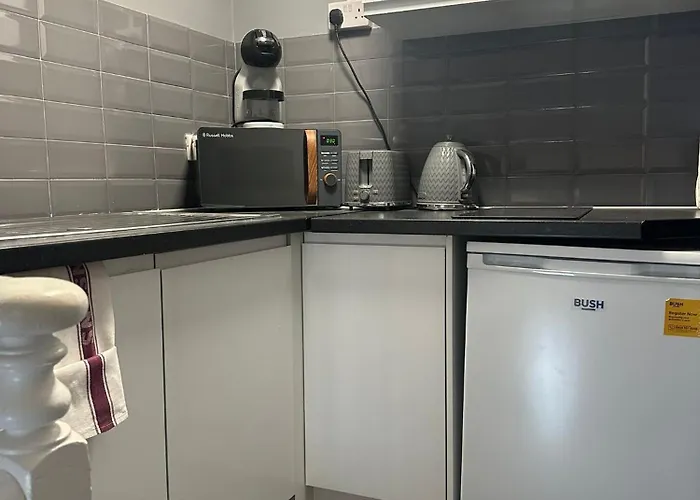 Quiet Top-Floor Retreat -Modern Studio For 2 - Islington London