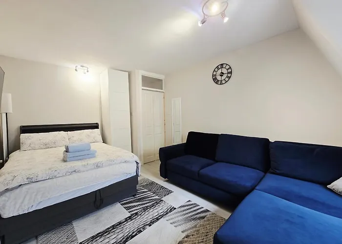 Cosy studio Victoria