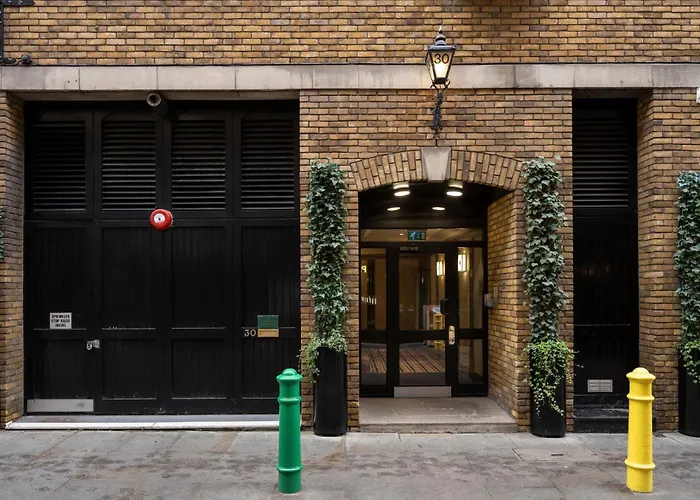 Modern Luxury Entire Covent Garden Apartment Sleeps 5 600Sqft