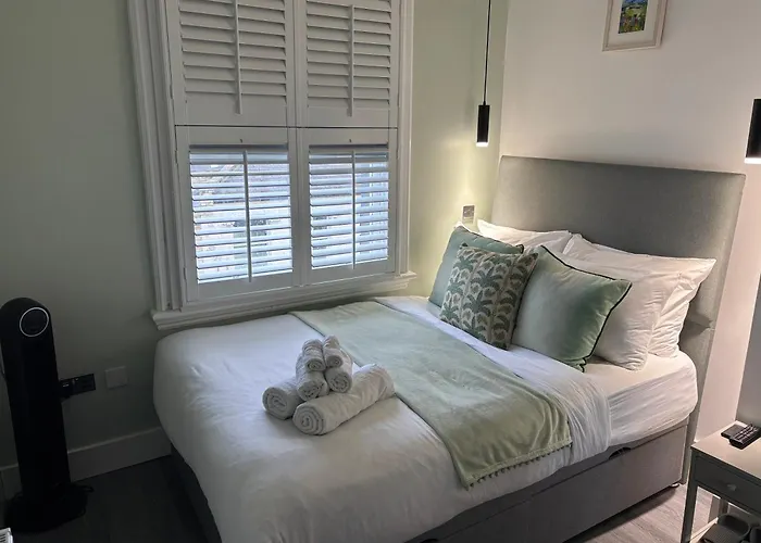 Delux Double Bedroom En Suite With Tea & Coffee Facilities