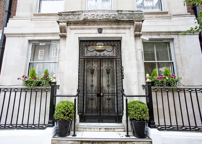 Astor Court Hotel