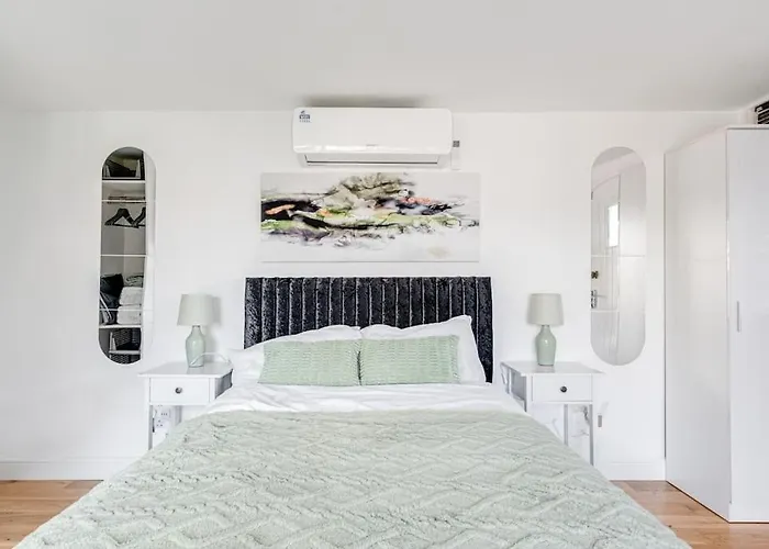 Waterbank Cabin London