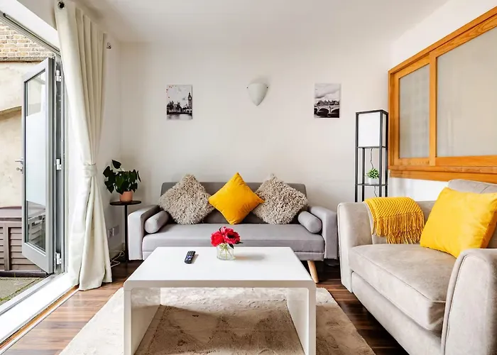 Canary Wharf Gem - Prvt Parking - Fast Wifi - Sleeps 4