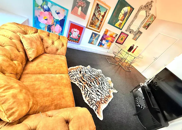 Designer 2-Bed Flat By Tower Bridge