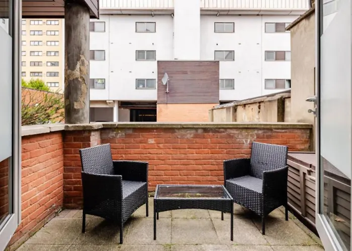 Canary Wharf Gem - Prvt Parking - Fast Wifi - Sleeps 4