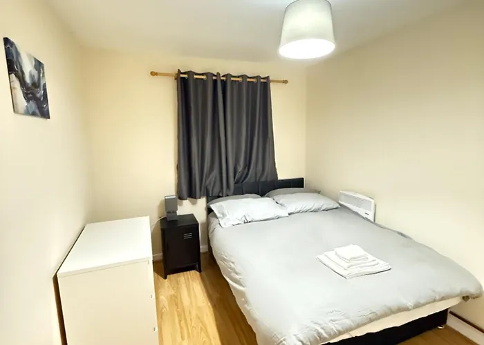 2 Bedroom Luxurious Apartment In Stratford London