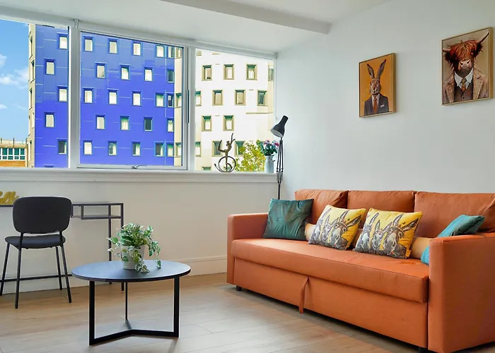 Large Cosy Studio Apartment Next To Stadium With Gym