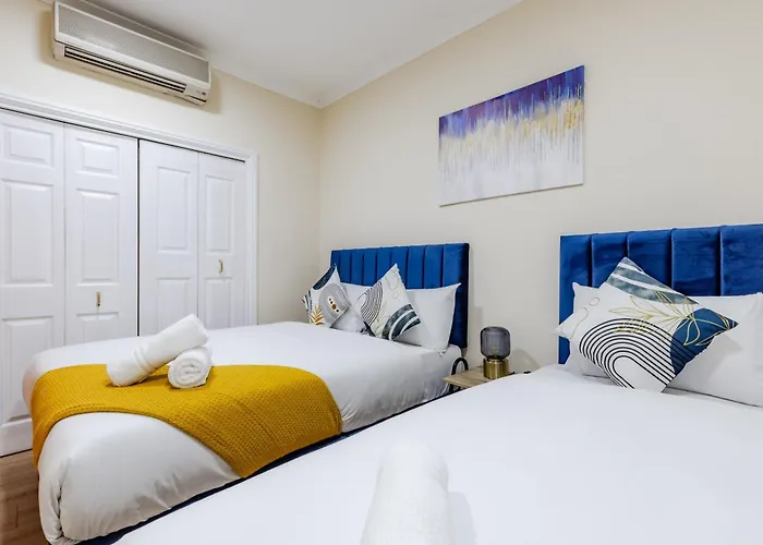 Comfy Apartments In Queensway Londra