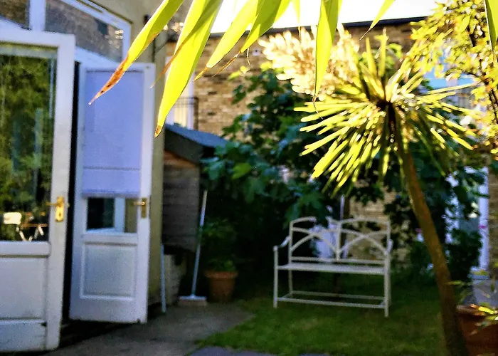 Kew Studios And Rooms