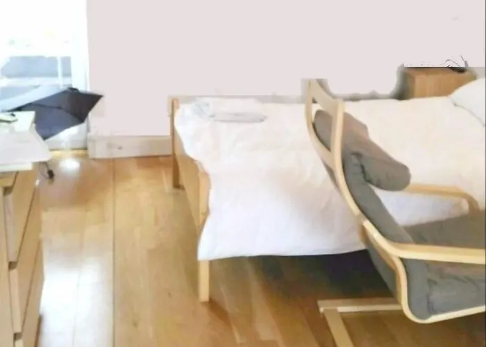 Kew Studios And Rooms London