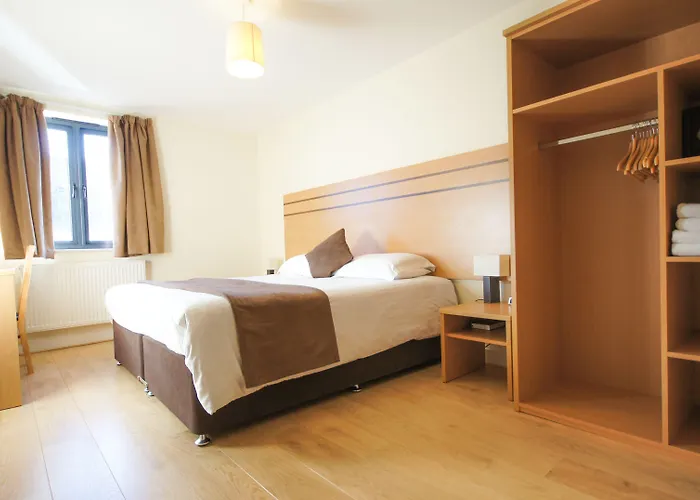 Crompton Court Apartments Londra