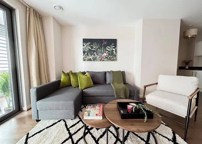 Stylish Urban Sanctuary With Parking