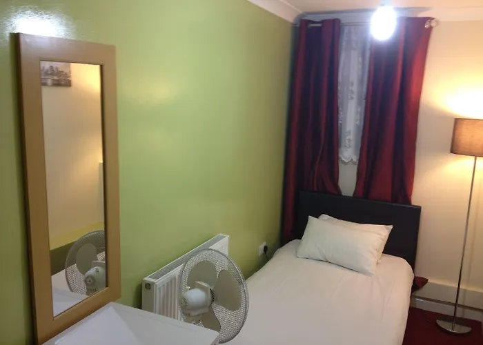 City View Hotel - Roman Road Market London