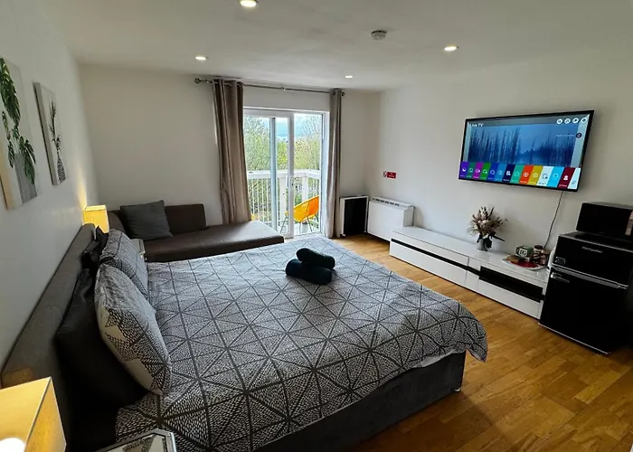 En-Suite Room With A King Size Bed And Private Balcony