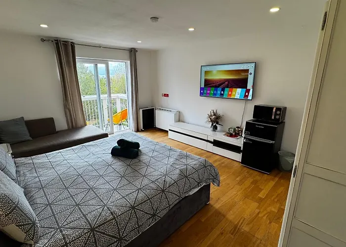 En-Suite Room With A King Size Bed And Private Balcony