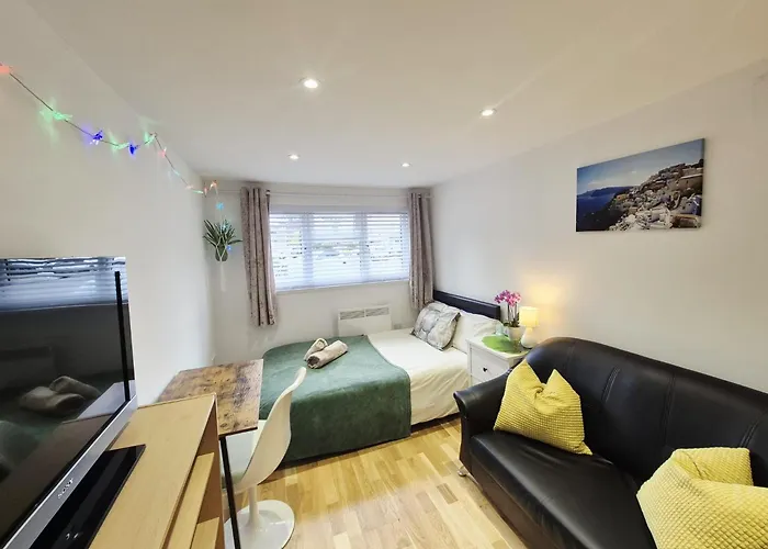 Your Escape - Cosy Studio W Fast Wi-Fi & Free Onstreet Parking
