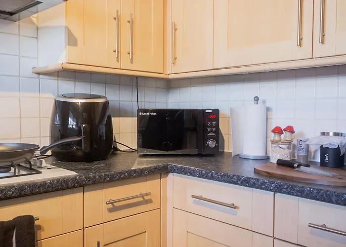 Spacious 4Br Home In Southfields - 5 Beds, Wifi And Parking London