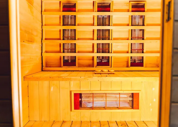 Tranquilhaus! 3Br Retreat With Spa Saunas, Hot Tub & Garden Cinema