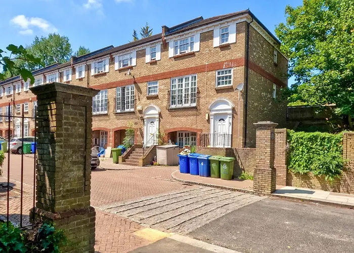 Stunning 3Bed 2Bath Family Home With Garden