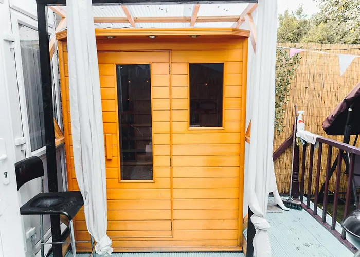 Tranquilhaus! 3Br Retreat With Spa Saunas, Hot Tub & Garden Cinema