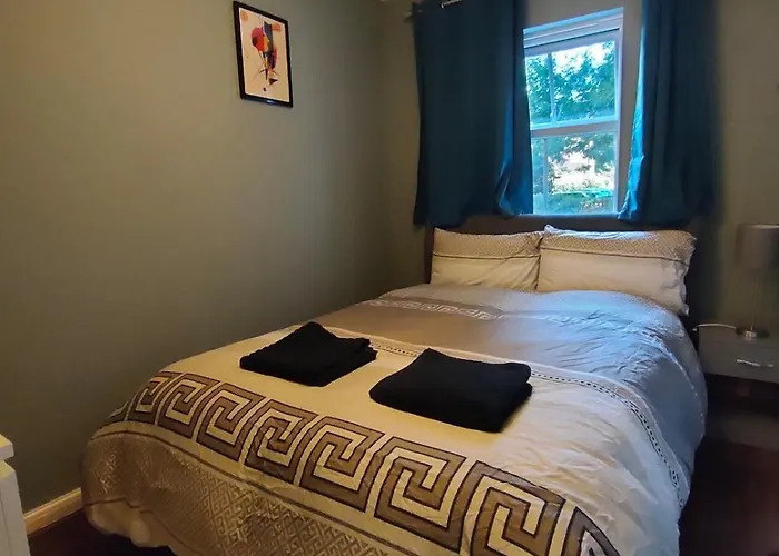 Free Parking 4 Beds Flat 15 Min Train To Victoria London Bridge St Paul Cathedral Apartment