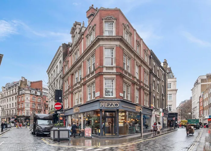 Prime Soho 3-Bedroom Apartment Steps From Piccadilly And Chinatown! No Lift 3Gh