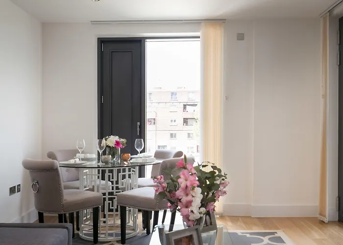 Portobello Apt With Floor-To-Ceiling Views