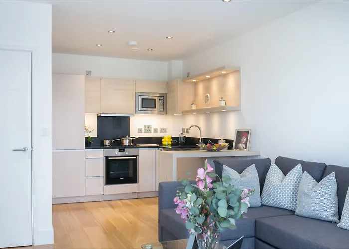 Portobello Apt With Floor-To-Ceiling Views