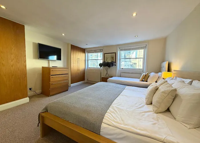 Buckingham Palace View Apartment