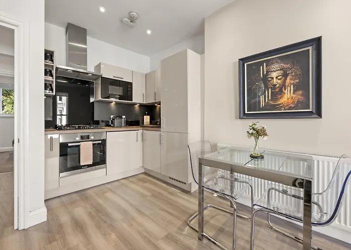 Bright & Modern 2-Bed Notting Hill Apartment