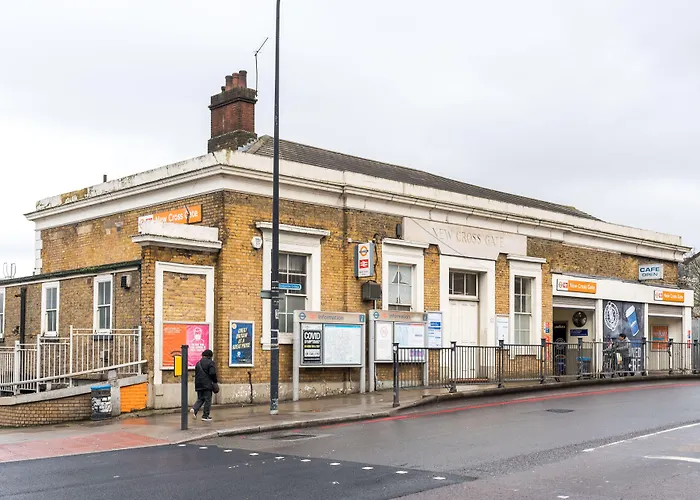 New Stylish 1 Bedroom Flat With Garden | London
