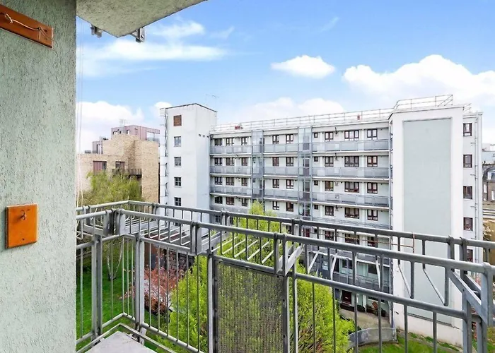4 Bed Flat - Sleeps 12 - Pets - Wifi