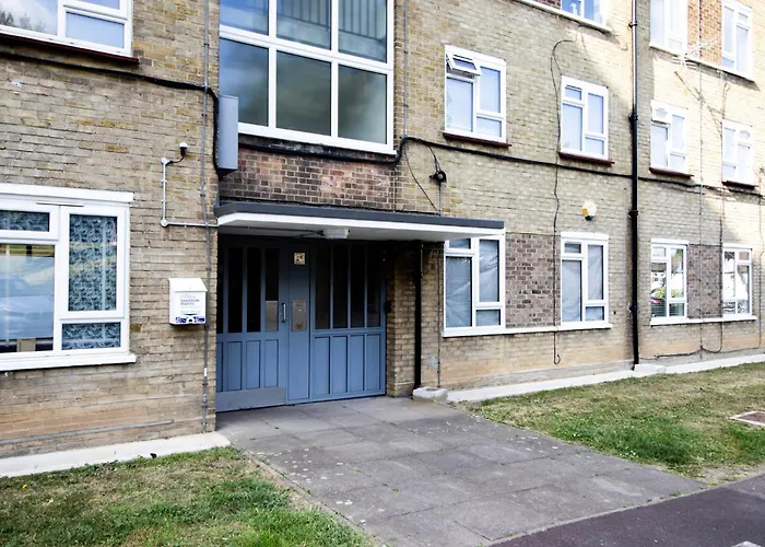 Stylish 2Br, Fast Wifi With Balcony