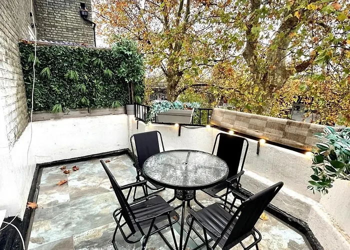 Chic 1-Bed Flat With Terrace In Notting Hill W10