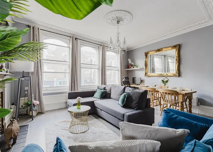 Elegant Fulham & Chelsea 3 Bed House With Roof Terrace & Jacuzzi