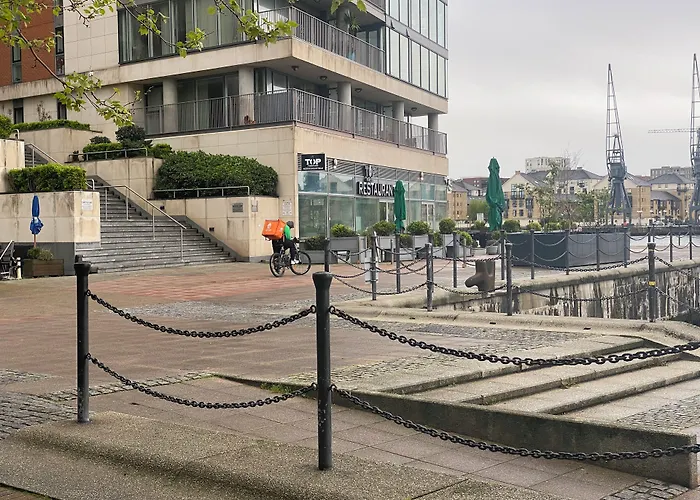 Cosy 3 Bed Penthouse In Royal Docks London