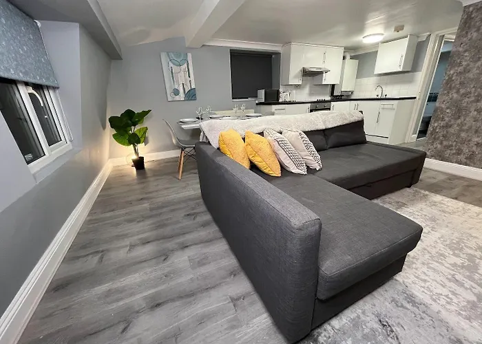 Modern With Stylish Terrace - Your London Oasis!