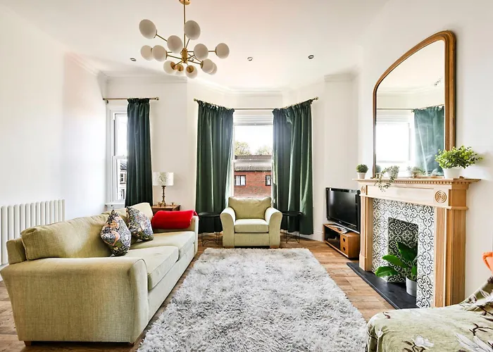Luxury Victorian 2 Bed Property In Clapham North