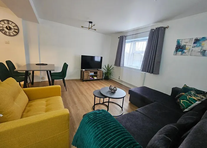 Bright & Modern Apartment, Central Location, Free Parking & Fast Wi Fi
