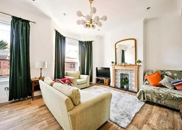 Luxury Victorian 2 Bed Property In Clapham North
