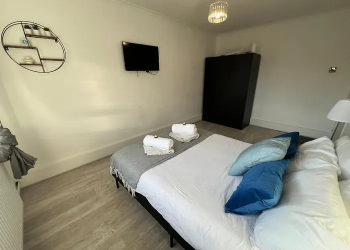 Stylish 2-Bedroom ! Long-Term Stay!